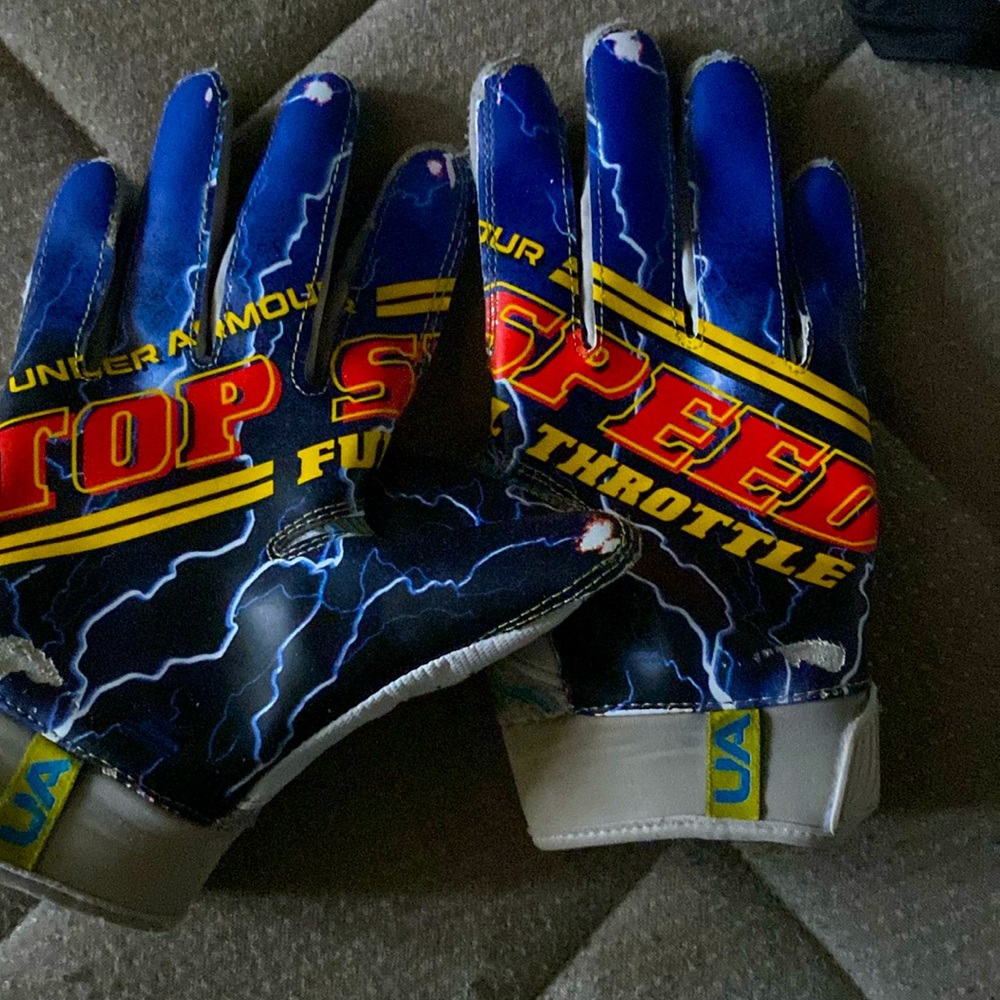 Under armor customize gloves, blue yellow, red good grip to